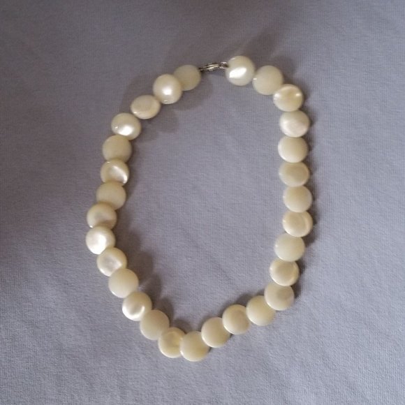Mother of pearl cream/white, round, overlapping beads necklace, handmade - Picture 1 of 4
